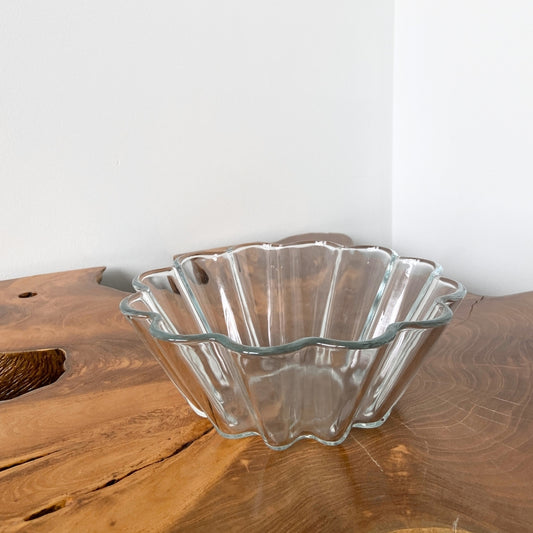 Vintage Pyrex jelly mold bowl